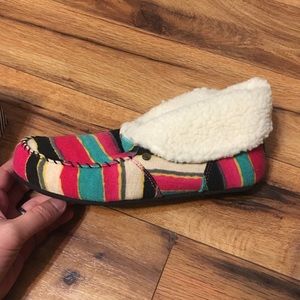 Multi-colored volcom slipper shoe